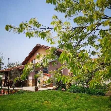 Guest House Ezerets Exterior foto