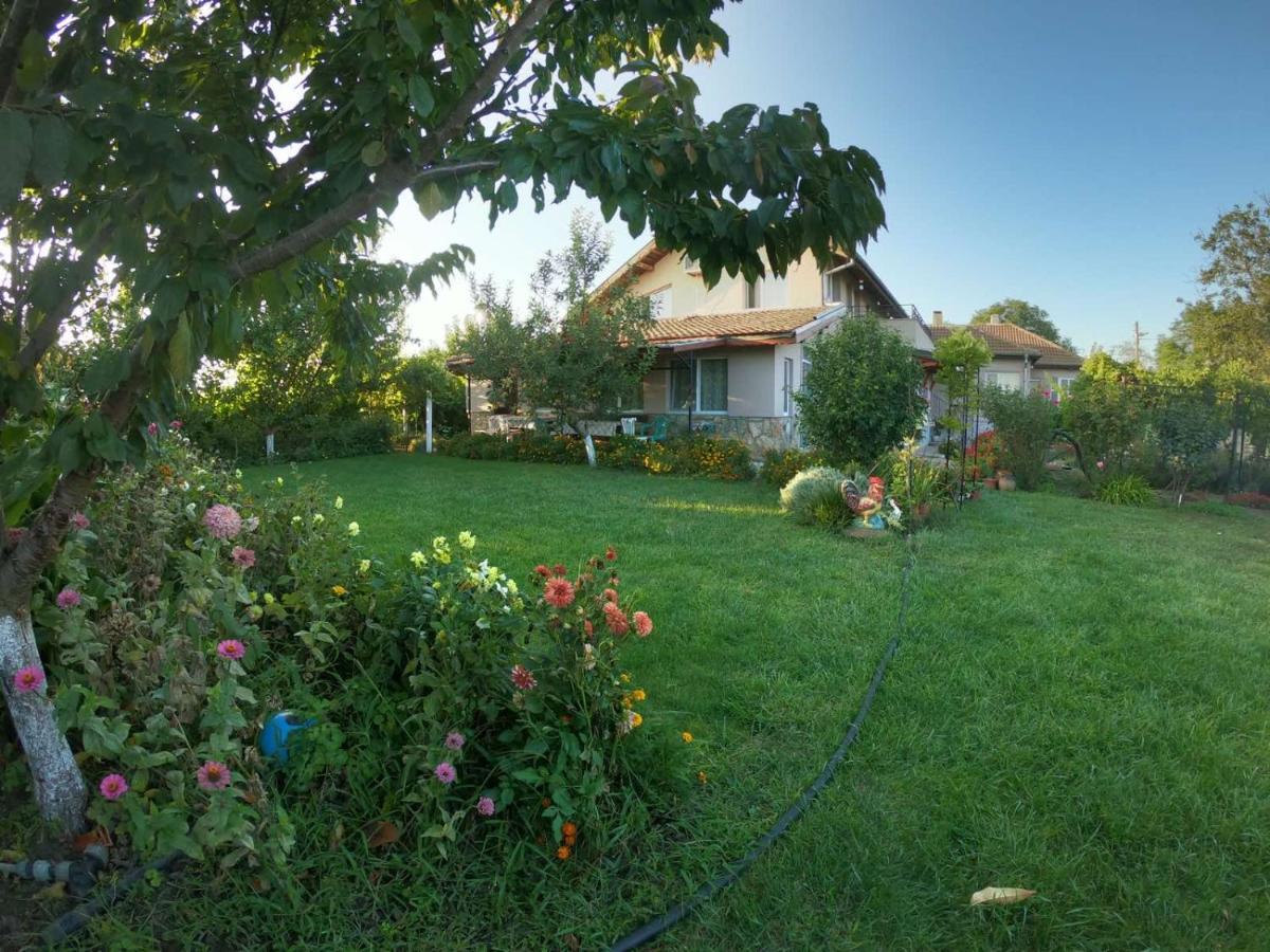 Guest House Ezerets Exterior foto